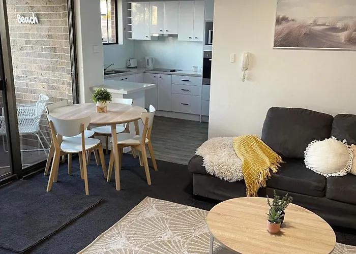 Central Cronulla Apartment Nestled In The Treetops